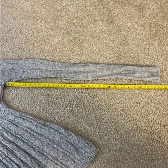 Vintage Hollister V-Neck Cable Knit Sweater, Size M - Picture 9 of 9